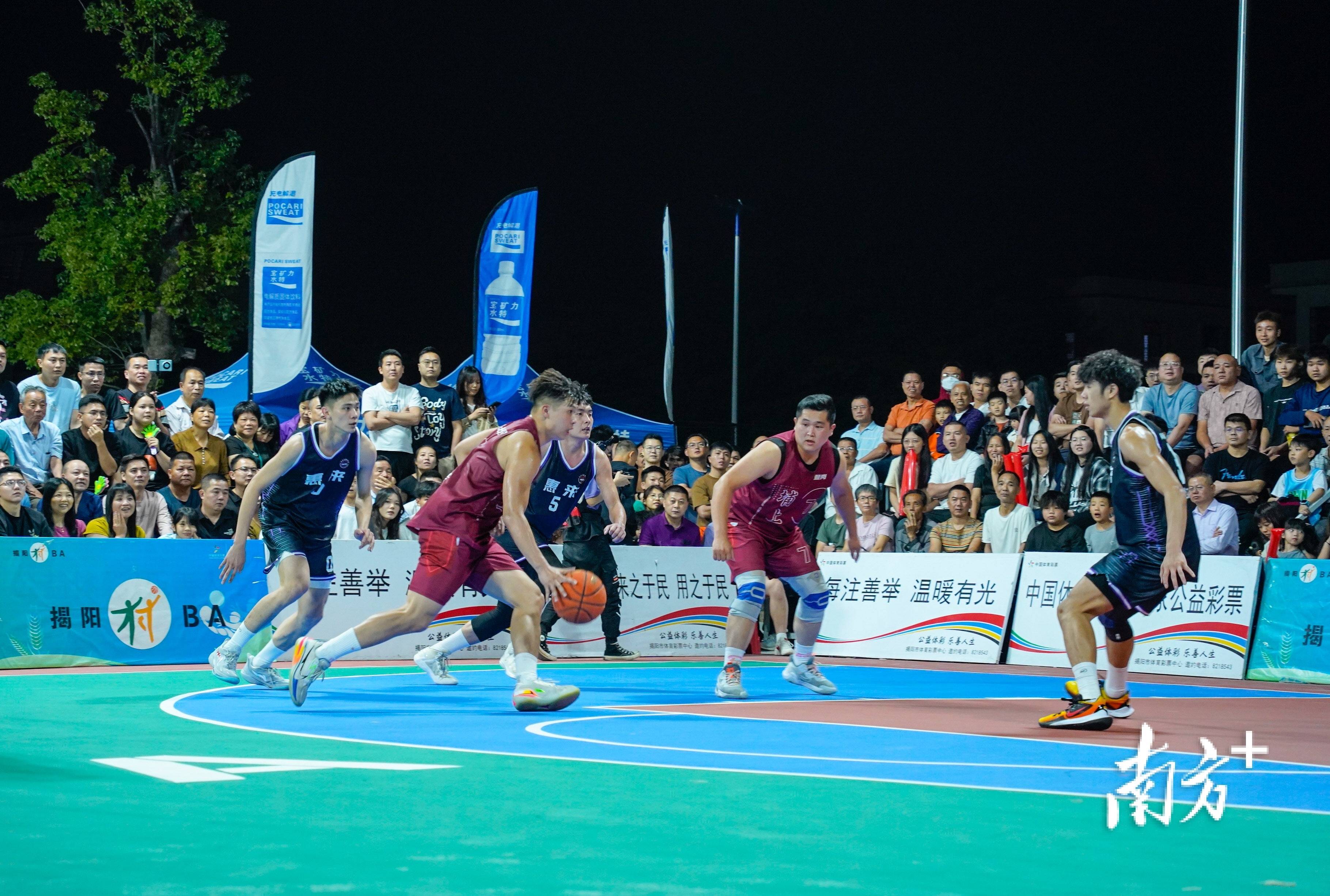 见证比赛瞬间的观众，感受到了运动的魅力