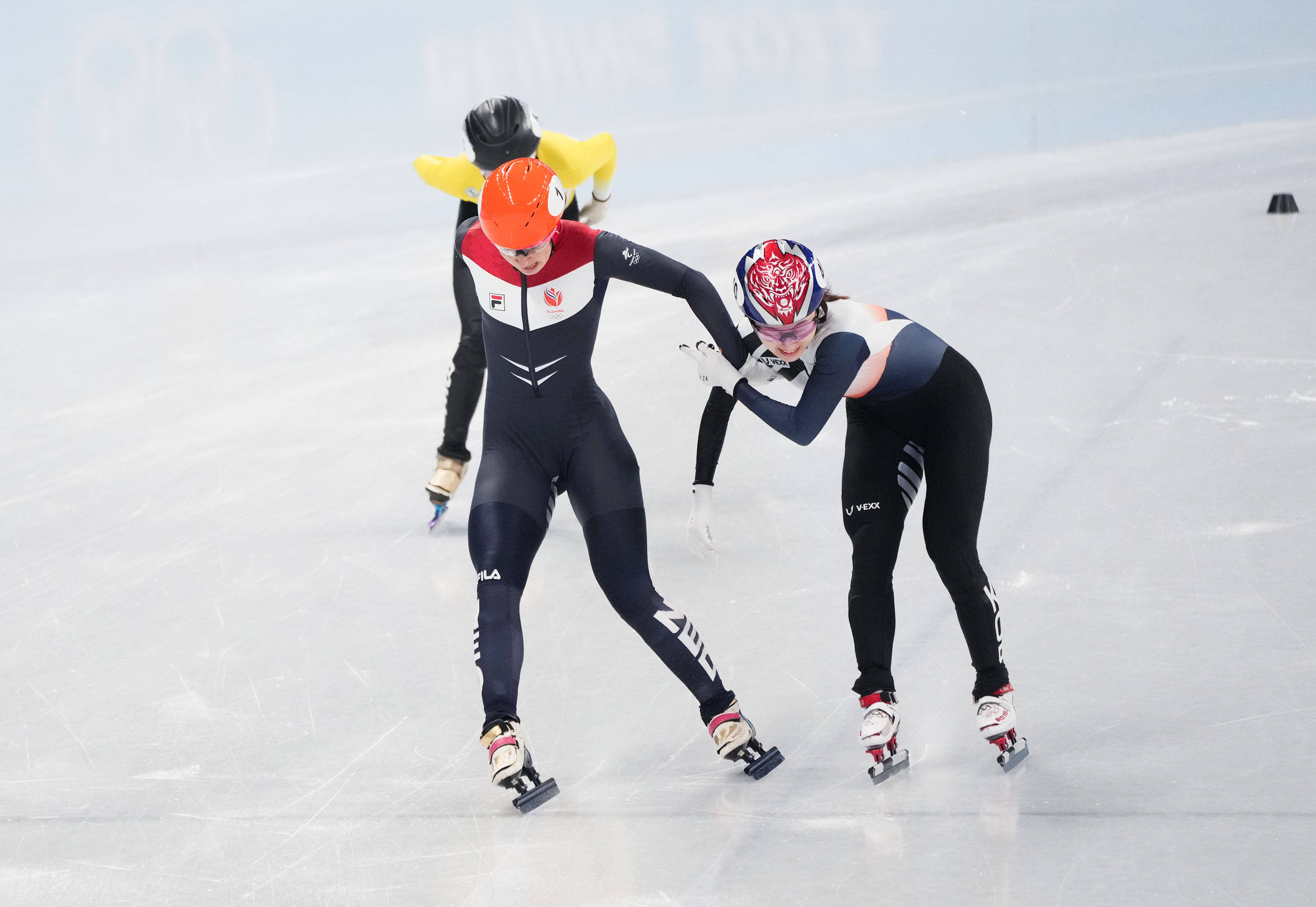 短道速滑女子组比赛，荷兰选手夺冠