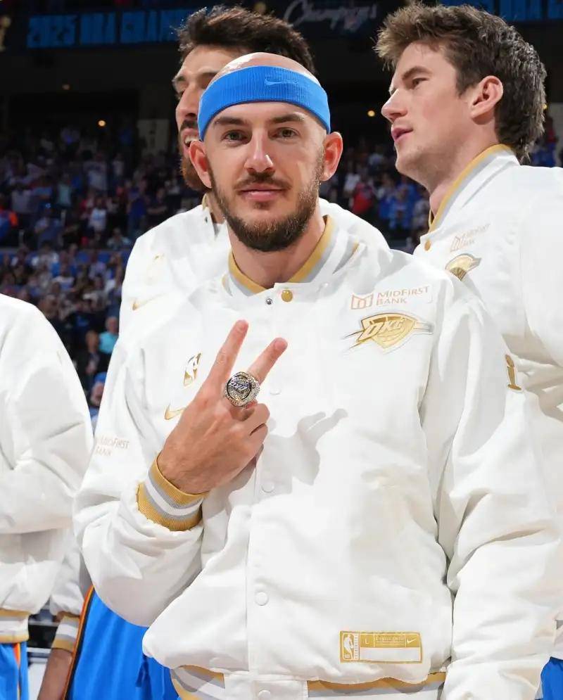 包含湖人后卫卡鲁索：我们有能力进军季后赛的词条