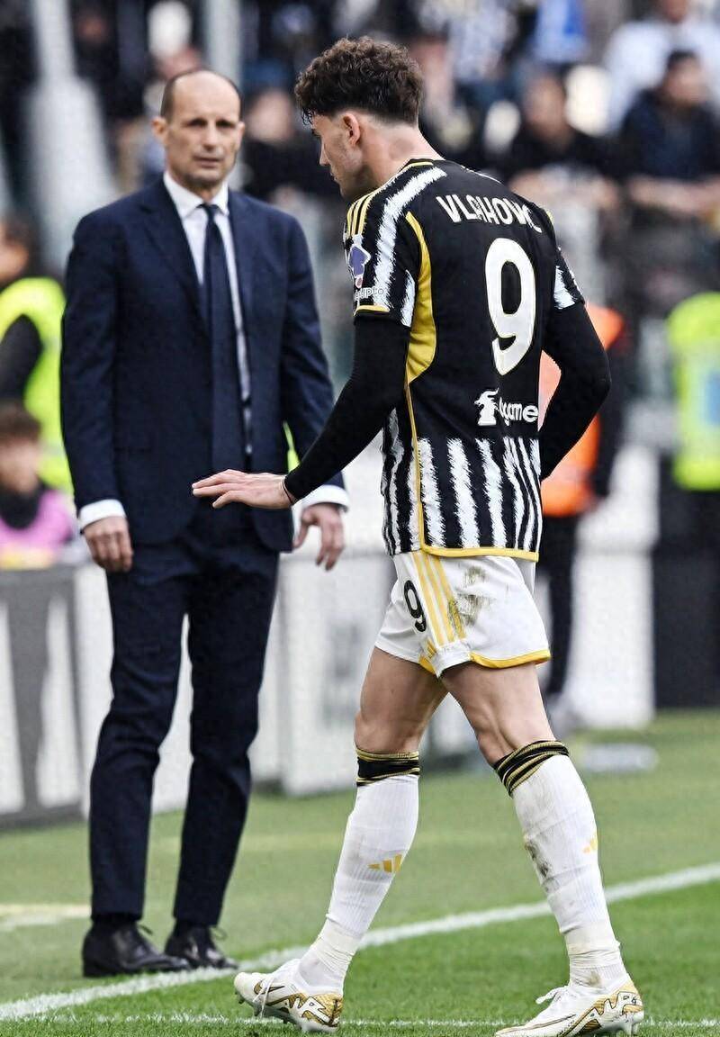 关于尤文图斯主帅表扬球员亮点：球队为保持高水平赞扬的信息