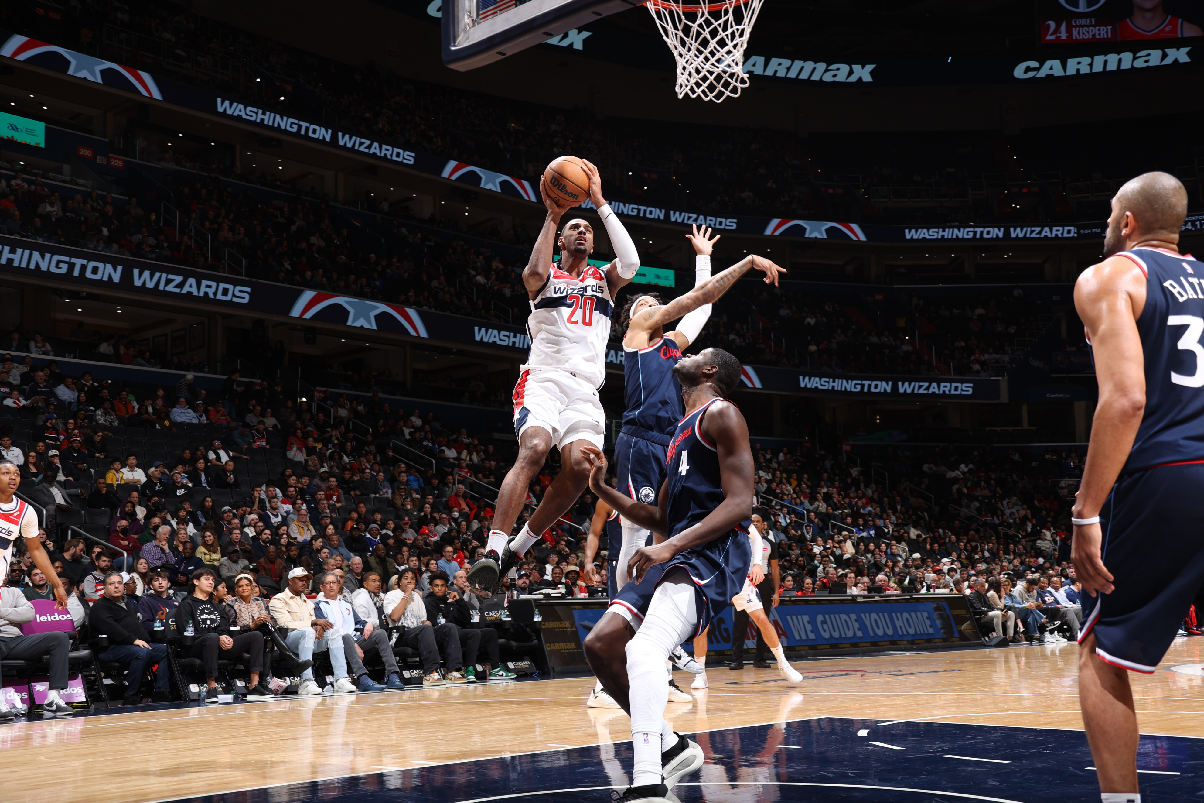 关于雷恩客场击败对手，取得三分领先的信息