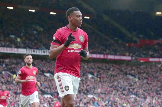 包含曼联客场不敌沃特福德，遭遇意外失利的词条