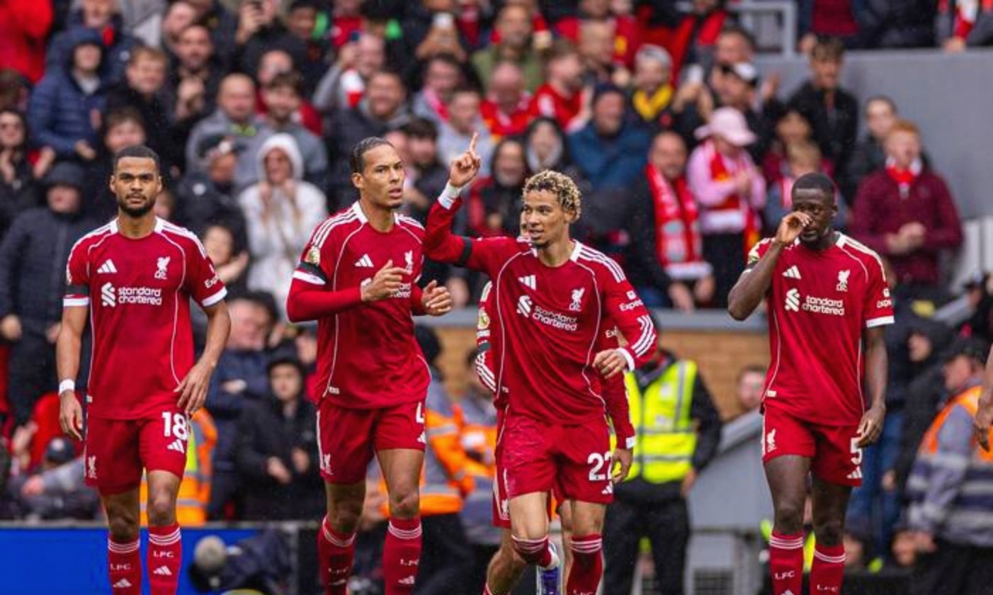 包含利物浦后卫连连进球，球队士气高涨的词条