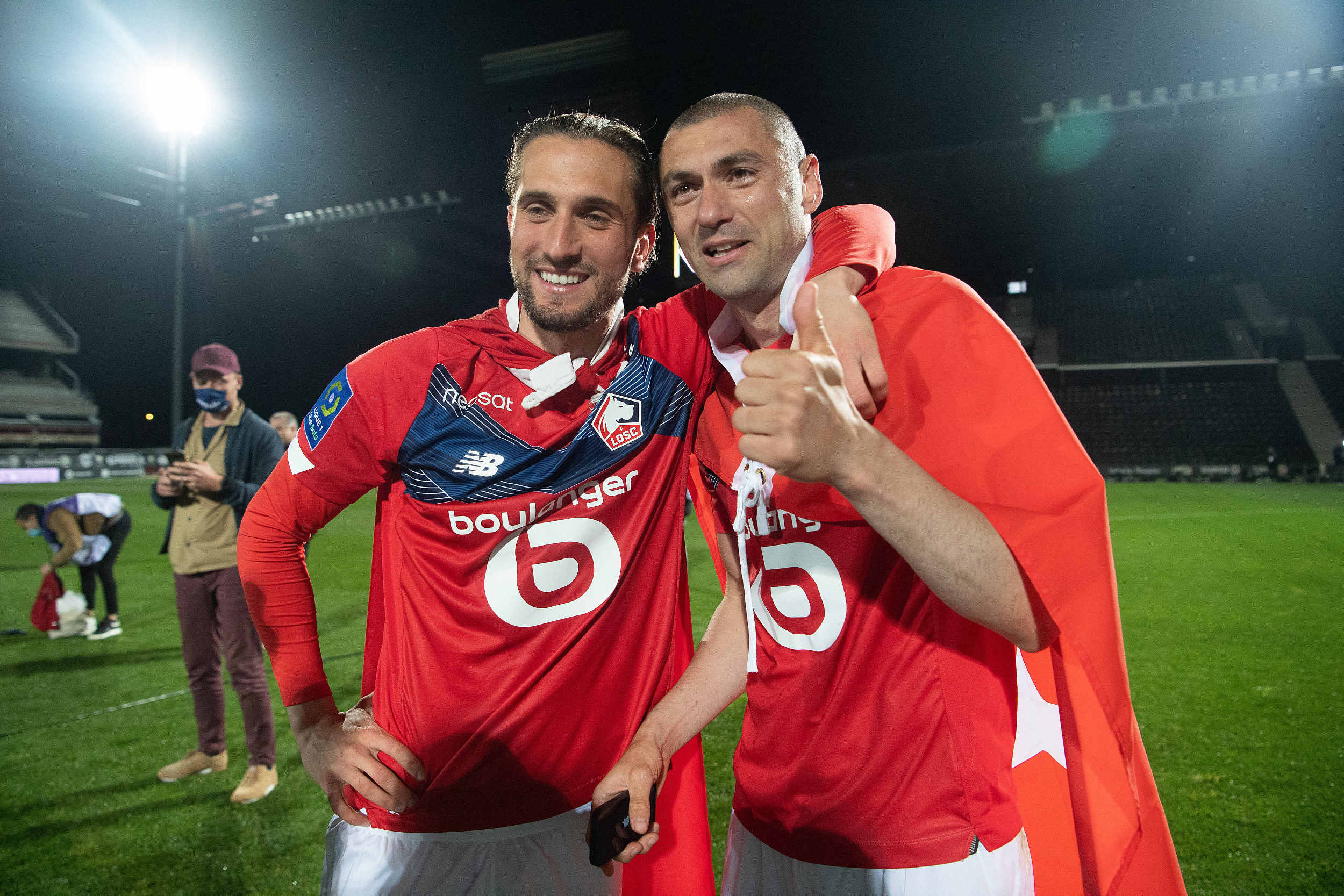 包含里尔客场战胜瓦朗谢纳领跑法甲积分榜的词条