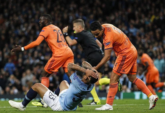 包含狼队主场爆冷不敌维拉，遭遇后阵沉重打击的词条