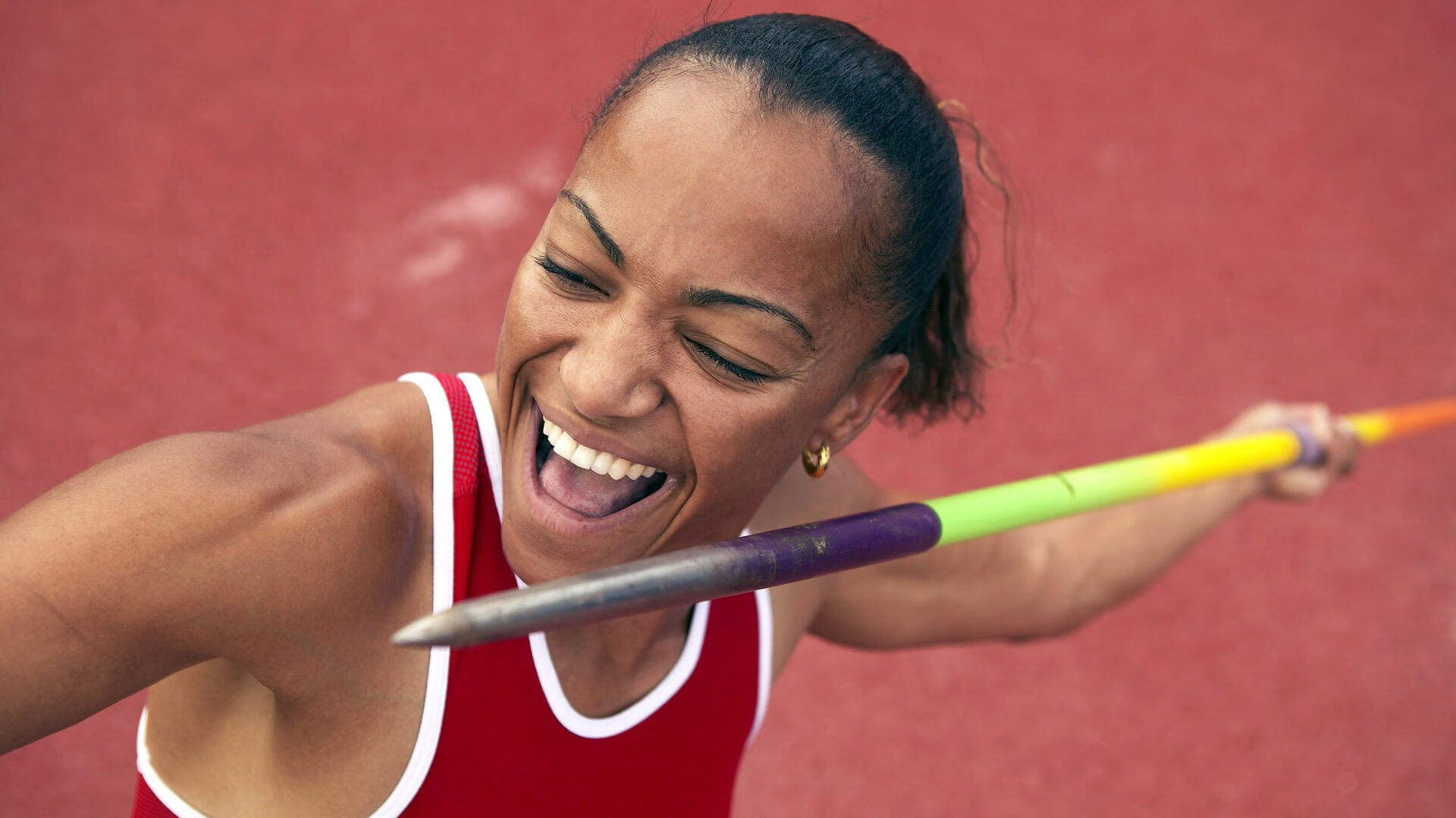 赛道上的新王，加维率队问鼎F1年度争冠之夜