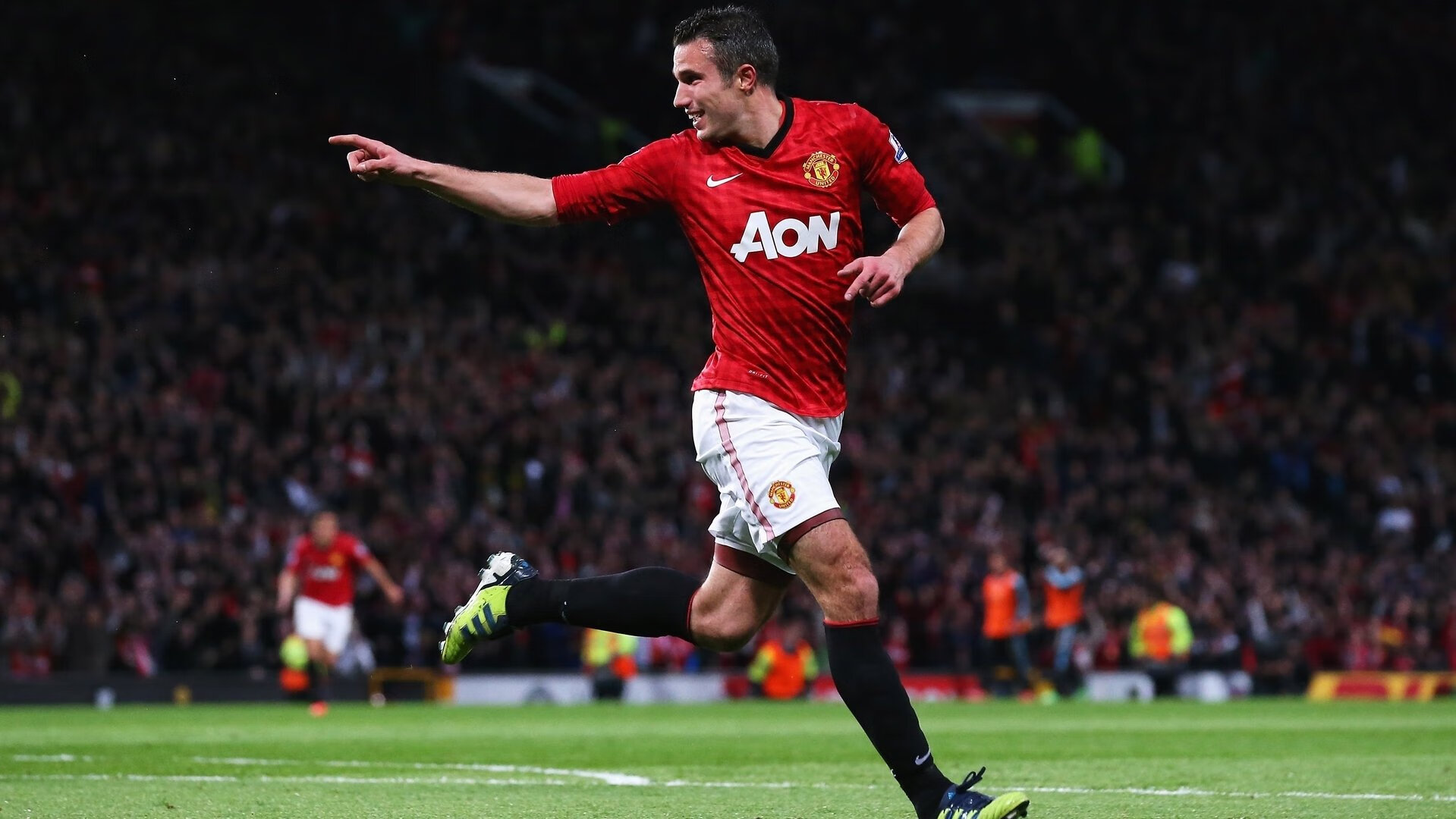 赛道与球场的双重奏，F1街道赛焦点战与雄鹿力克国王的竞技启示