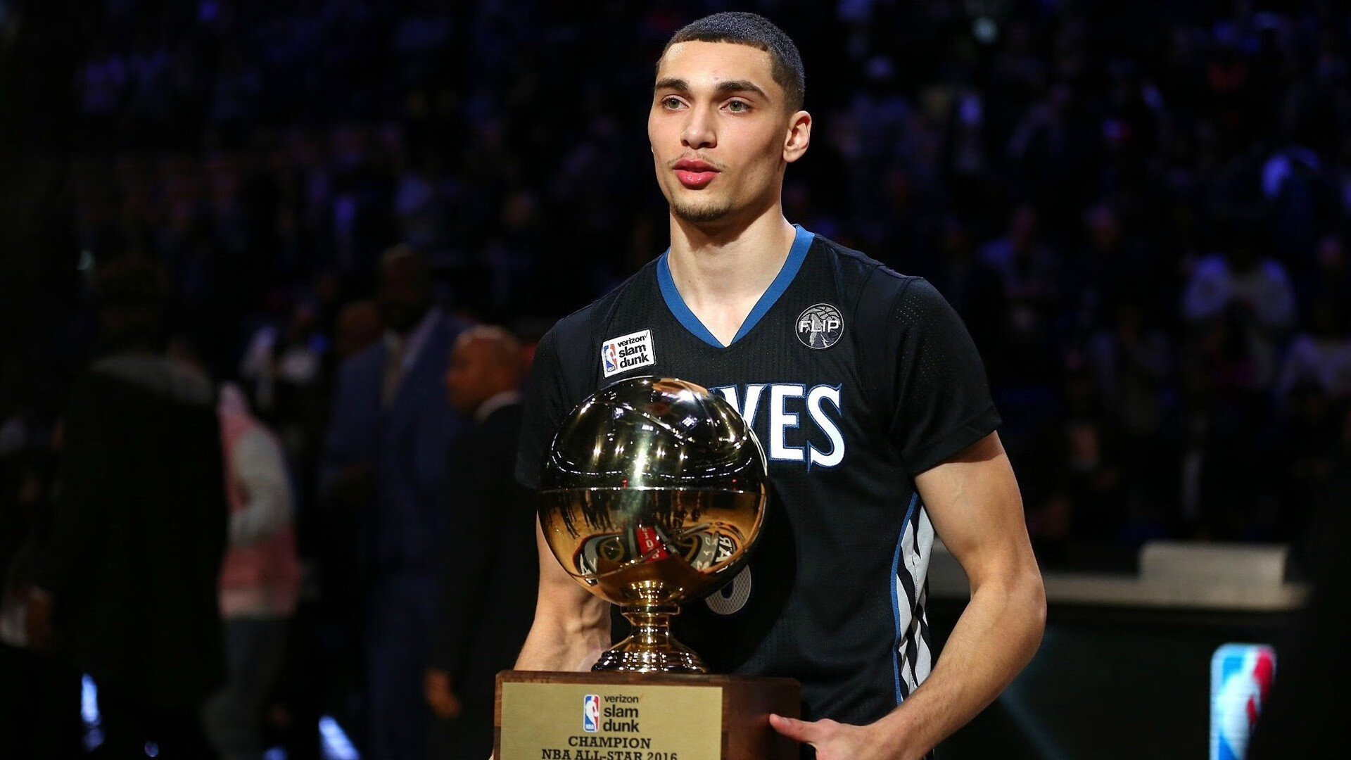 火箭轻取猛龙，哈登刷新纪录，一场属于历史的个人表演